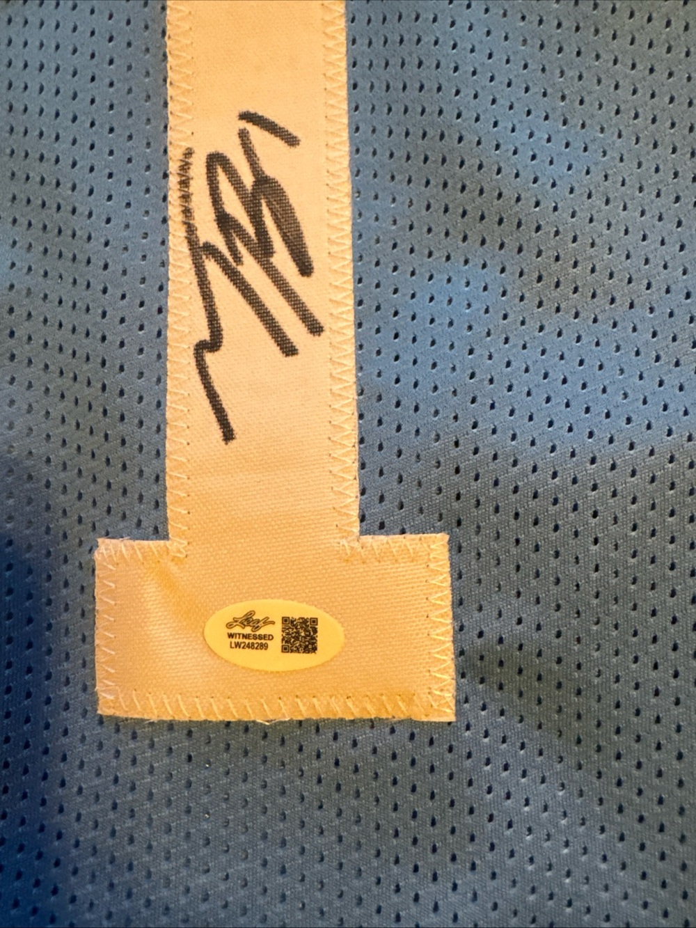 Brown Jersey  autographed  and authenticated  size xl- Unbranded